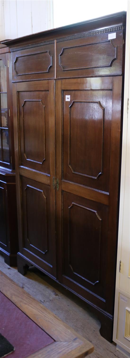 Mahogany wardrobe(-)